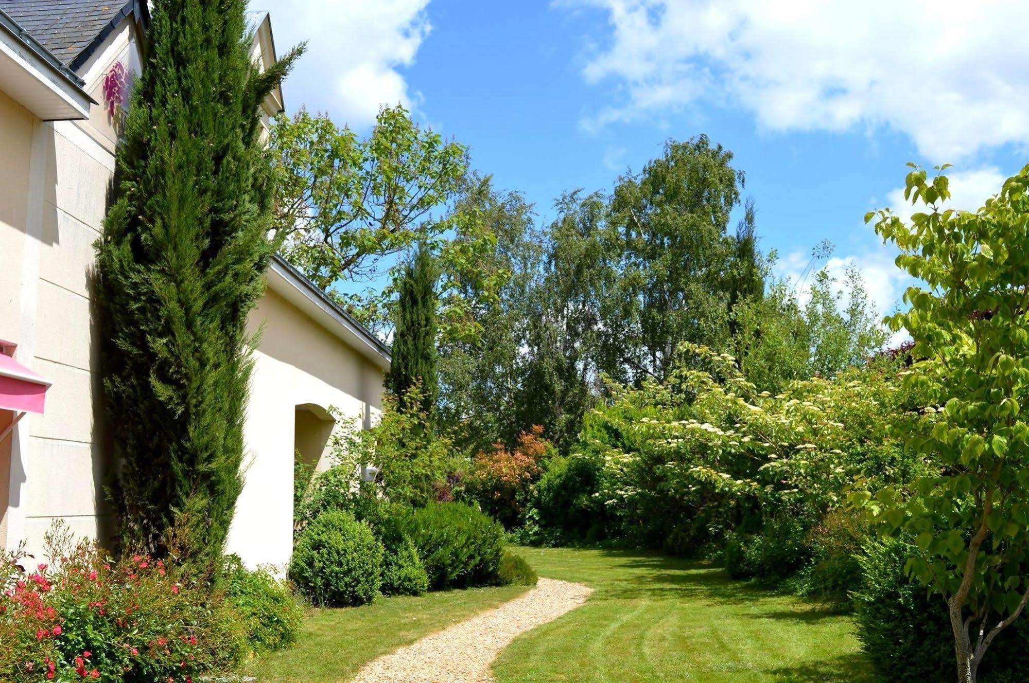 Logis Auberge Bienvenue Doué-la-Fontaine Exterior foto